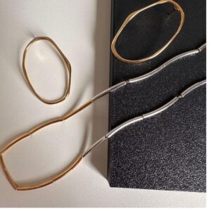 Brinco Orgânico Irregular Dourado / Semijoa / MF Joias - Imagem 4