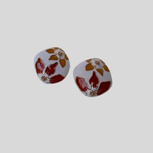 Brinco Flor Resina Lisa Dourado Laranja / Semijoia / MF Joias - Imagem 1