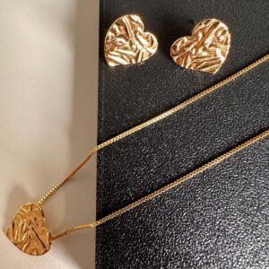 Conjunto Coração Detalhado Liso Dourado / Semijoia / MF Joias - Imagem 5