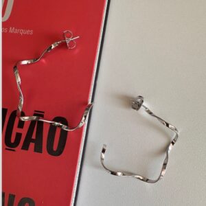 Argola Entrelaçada Ródio / Semijoia / MF Joias - Imagem 2