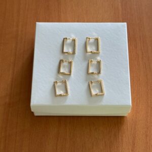 Argola Quadrada Cravejada Ouro 18k / Semijoia / MF Joias - Imagem 3