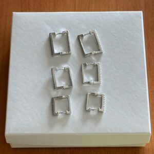 Argola Quadrada Cravejada Ouro 18k / Semijoia / MF Joias - Imagem 4