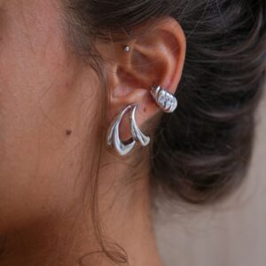 Brinco Max Liso Orgânico / Semijoia / MF Joias - Imagem 4