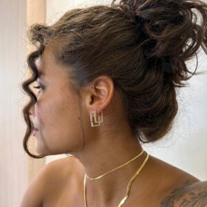 Argola Quadrada Cravejada Ouro 18k / Semijoia / MF Joias - Imagem 2