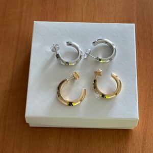 Brinco Argola Lisa C/ Pedra Zircônia / Semijoia / MF Joias - Imagem 4